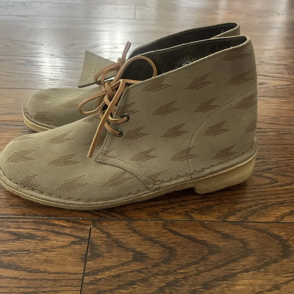 Clarks Original's Desert Boot Men's Grey Interest Suede size 7 new Extra Laces